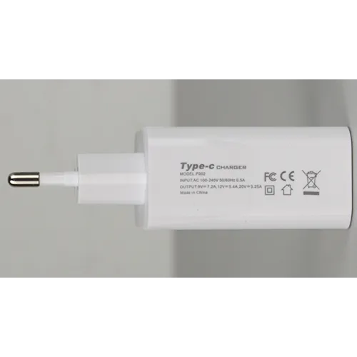 &Icirc;ncărcător USB alb cu un port USB-A și un port USB-C, integrat cu o priză de rețea. Intrări: 100-240 V, 50/60 Hz, 0,5 A. Ieșire: 9 V/7.2 A, 12 V/5.4 A, 20 V/3.25 A.