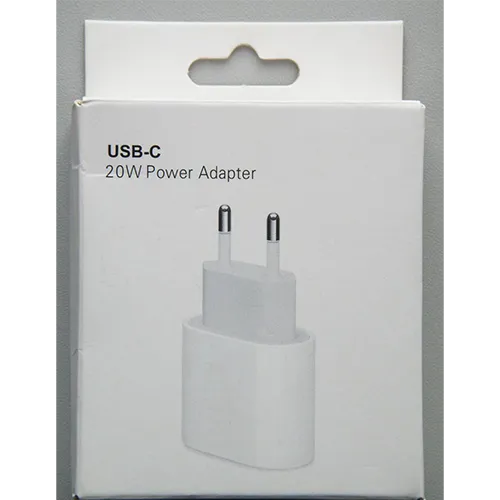 Încărcător USB alb cu un port de ieșire USB de tip C.
