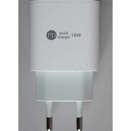 &Icirc;ncărcător de perete din plastic alb, cu port de ieșire USB de tip C.