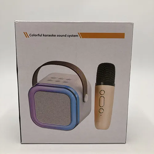 Set Karaoke cu două microfoane wireless și un cablu USB.