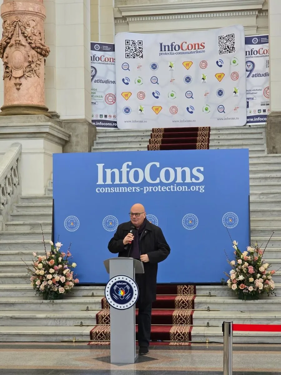 Domnul Cornel Mihalache , Director Centrul de Cercetare, Documentare și Promovare „ Constantin Brâncuși ” , prezent la vernisajul expoziție ” OMUL Constantin Brancuși ”