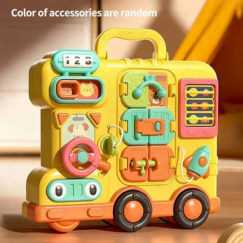 Jucărie din plastic const&acirc;nd dintr-un vehicul cu elemente interactive &icirc;n diferite culori.