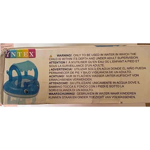 Scaun de &icirc;not gonflabil albastru cu baldachin, &icirc;n formă de pește cu structură de acoperiș. Mai multe bile cu clopote sunt integrate &icirc;n zona frontală de deasupra capului peștelui.