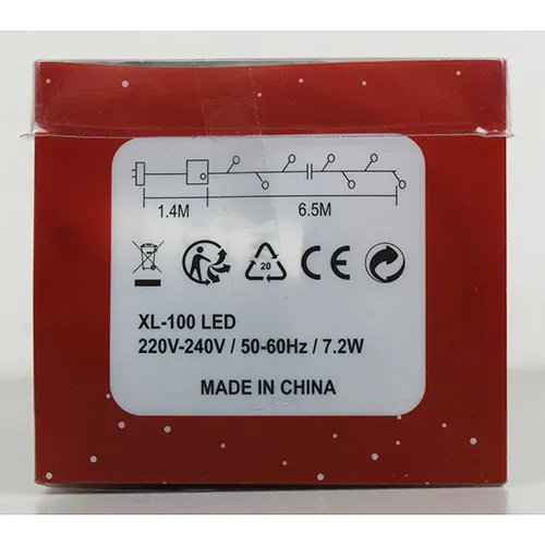Lanț de iluminat decorativ extensibil cu 100 de lumini LED colorate și o cutie electronică neagră de control.