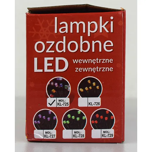 Lanț de iluminat cu LED-uri cu lumini colorate, sârmă verde izolată și o cutie de control neagră.