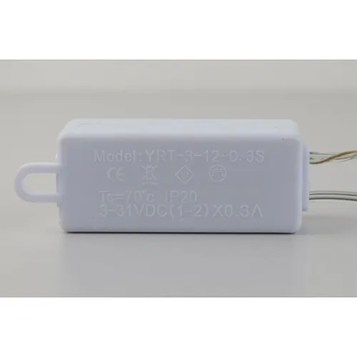Arborele de iluminat decorativ cu lumini LED neînlocuibile și o cutie de unitate de alimentare cu funcție intermitentă.