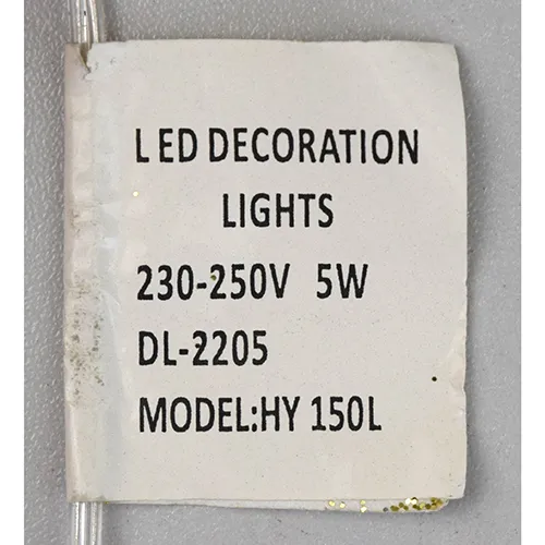Corp de iluminat decorativ &icirc;n formă de ren cu lumini LED galbene, corp cu sclipici auriu, fire transparente izolate și o cutie electronică albă de control marcată EK-04. Produsul este livrat cu un set de extensie a cablului.