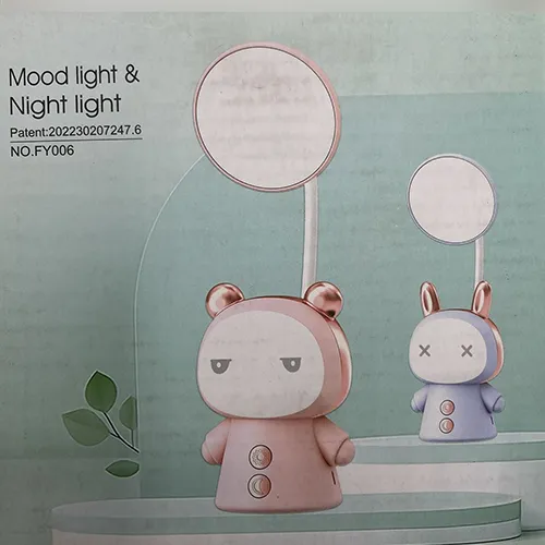 Lumină de masă livrată cu un cablu USB.