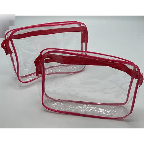 Set de trei pungi din PVC moale transparent.