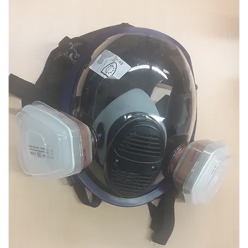 Mască respiratorie, comercializată ca &bdquo;mască de gaze 16-&icirc;n-1, mască completă cu filtru, mască industrială de praf pentru pulverizare și șlefuire, mască respiratorie &icirc;mpotriva gazelor, vaporilor și particulelor, mască de vopsire pentru vopsire prin pulverizare și graffiti.