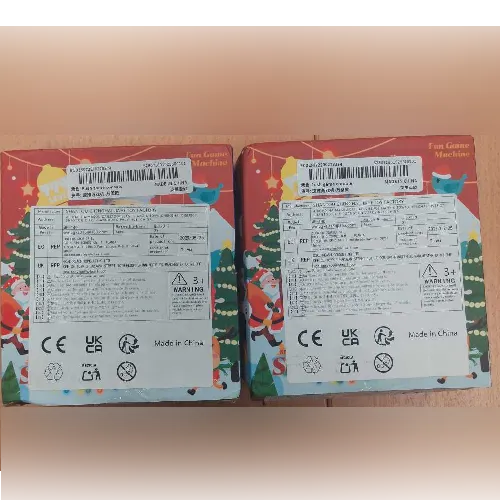 Jucărie din plastic acționată cu baterii în formă de dovleac, promovată ca o consolă antistres, pentru care trebuie memorată secvența de lumini LED intermitente.