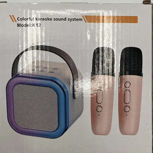 Mașină de karaoke fără fir cu două microfoane.