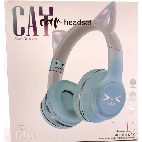 Căști Bluetooth sub formă de urechi de pisică.