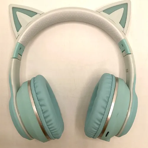 Căști Bluetooth sub formă de urechi de pisică.