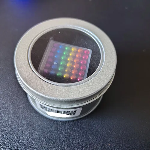 Bile magnetice, 5mm, &icirc;n diferite culori: argintiu, albastru, verde, violet, portocaliu, negru, galben, roșu și roz.